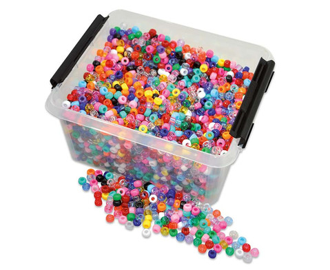 Kunststoff-Perlen in der Kiste