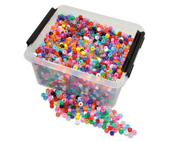 Kunststoff Perlen in der Kiste