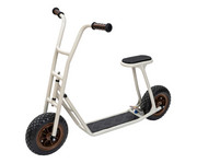 Betzold Tretroller mit Sitz 1